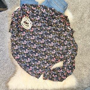 ✨LOFT Petite Medium Navy Floral Blouse✨
